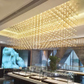Lustre com luz pendente suspensa no lobby de hotel moderno personalizado